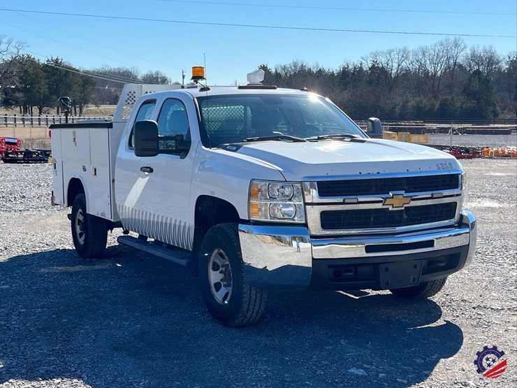 2010-chevrolet-silverado-s/a-service-truck-image-11