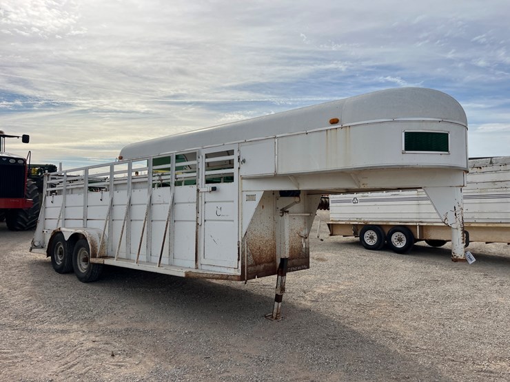 #t8405-•-stock-trailer-image-4