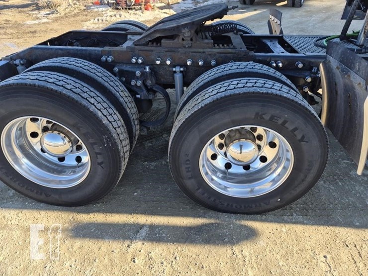 2013-peterbilt-388-image-8