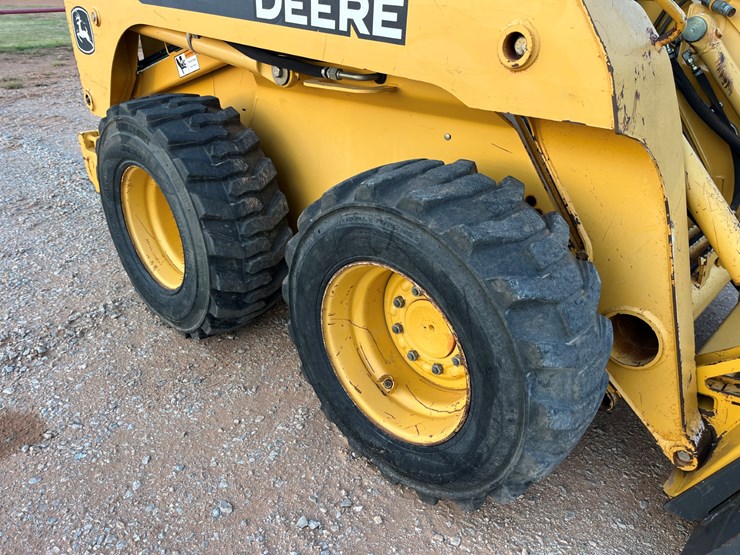 #t15612-•-2006-john-deere-320-skid-steer-image-6