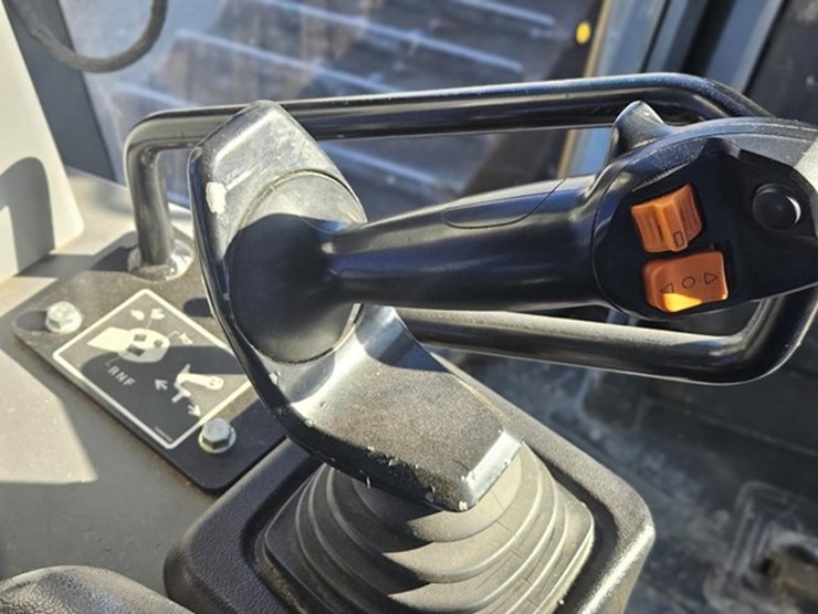 2020-deere-850l-wlt-image-34