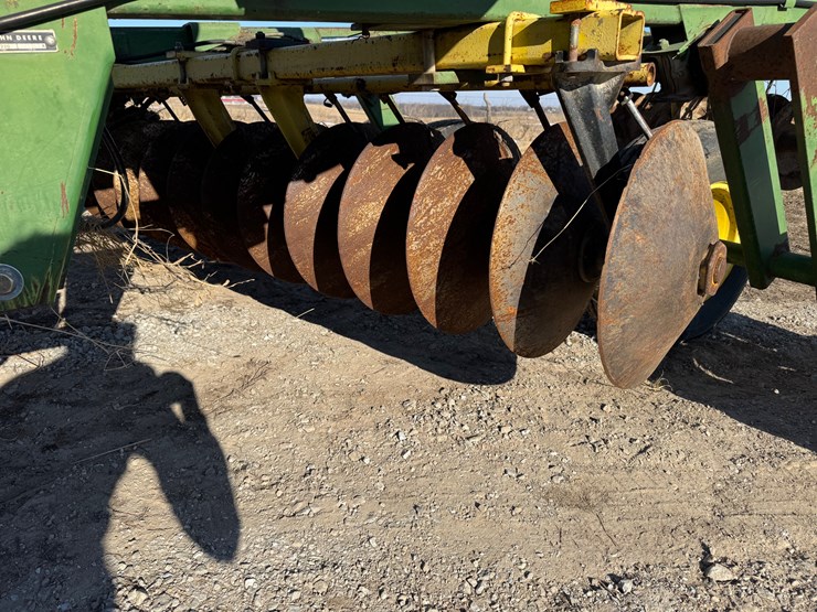 john-deere-220-image-9