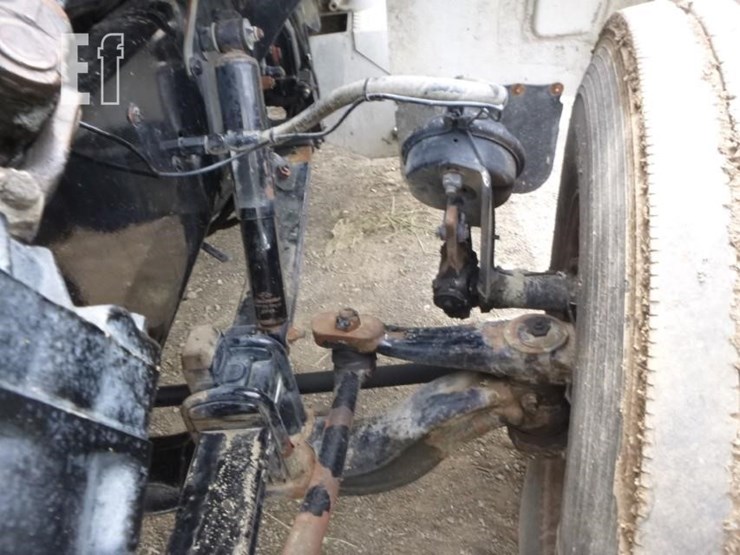 2000-peterbilt-330-image-22