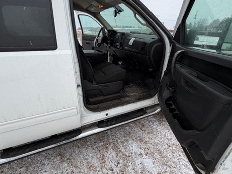 2013-chevrolet-3500-image-10