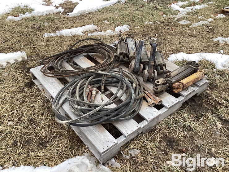 hydraulic-cylinders-and-hoses-image-5