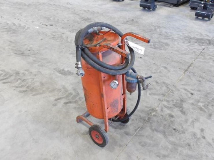 portable-sandblasting-tank(s)-image-2