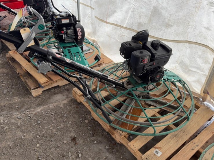 2023-whiteman-b46b90-4'-power-trowel-with-10hp-broggs-motor-image-3