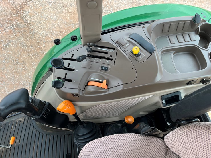 2015-john-deere-5100e-image-17