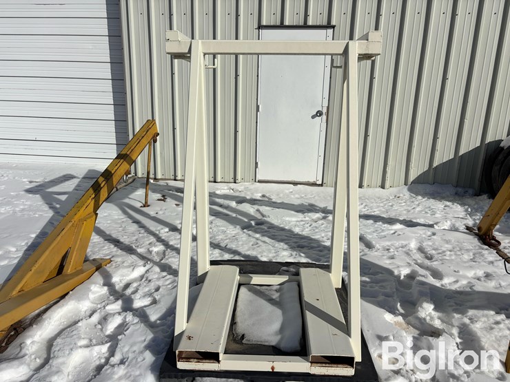 friesen-seed-tote-bag-lift-image-2