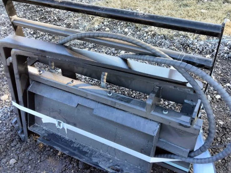 #221-•-mini-skid-steer-hydraulic-side-shift-fork-image-2