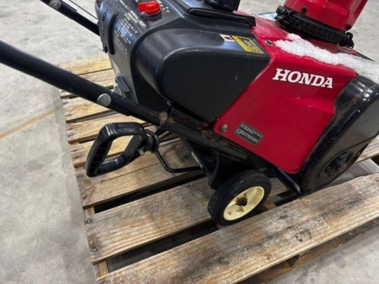 honda-hs621-4-stroke-snow-thrower-image-11