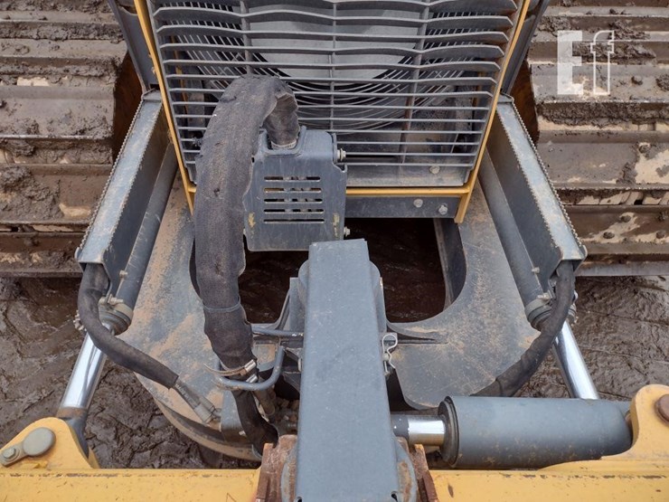 2012-deere-700k-lgp-image-21