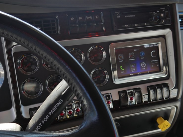 2018-kenworth-w900-image-22