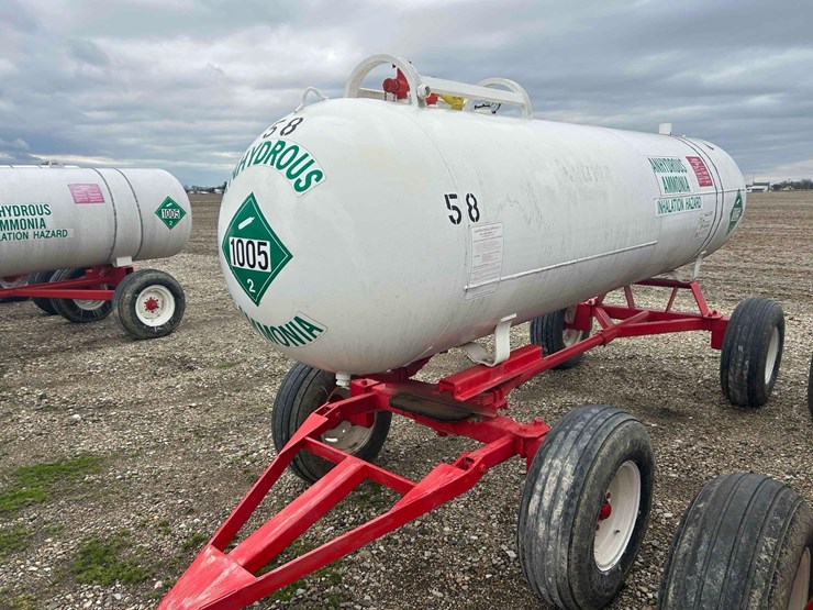1000-gal.-nh3-tank-on-gear-#58-sells-offsite-image-12