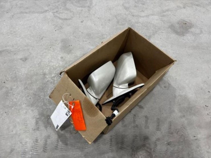 qty-of-(2)-lincoln-ls-side-mirrors-image-2