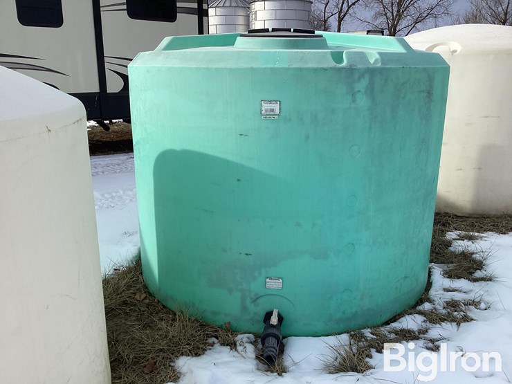 1,500-gallon-water/liquid-fertilizer-vertical-tank-image-2