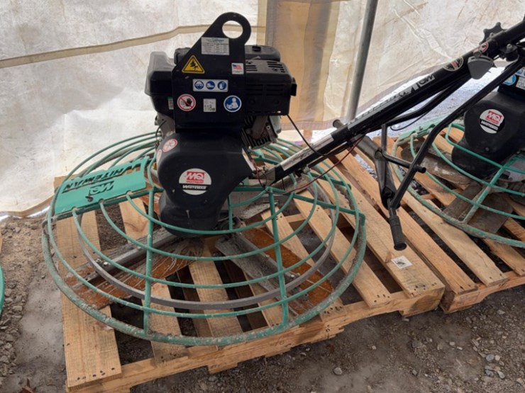 2023-whiteman-b46b90-4'-power-trowel-with-10hp-broggs-motor-image-1