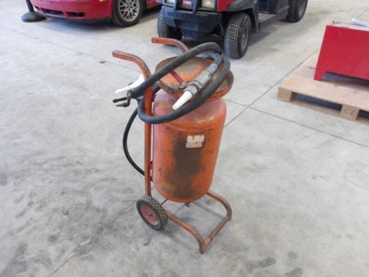 portable-sandblasting-tank(s)-image-5