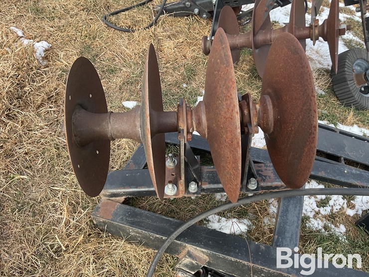 mounted-pivot-track-closer-image-11