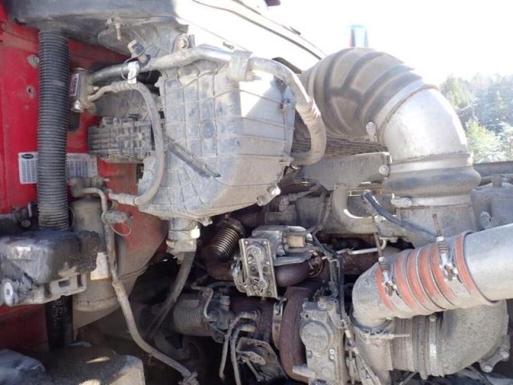 2016-peterbilt-567-image-39