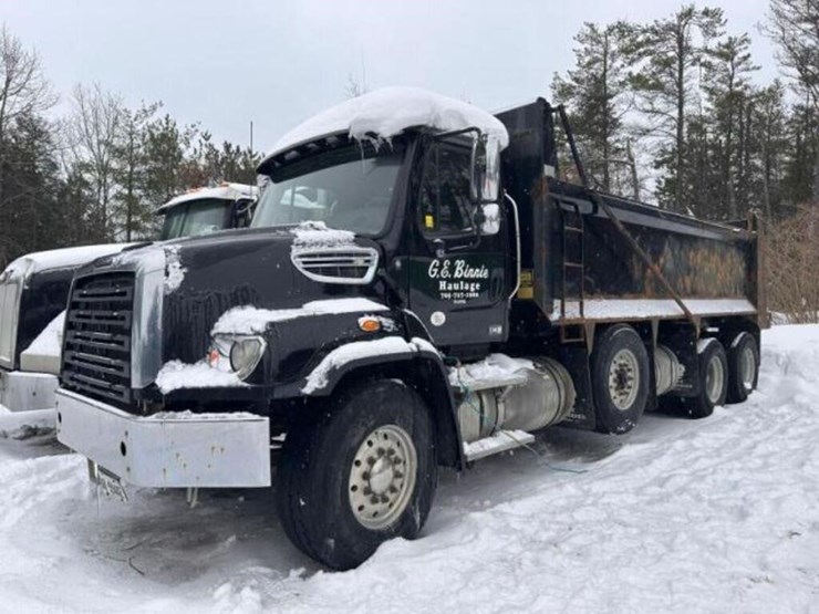 2018-freightliner-114sd-image-1
