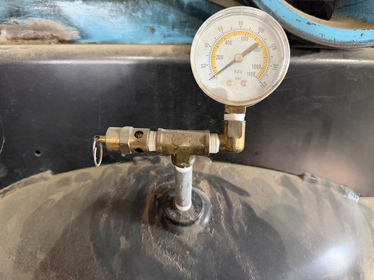 #1053-•-air-compressor-image-2