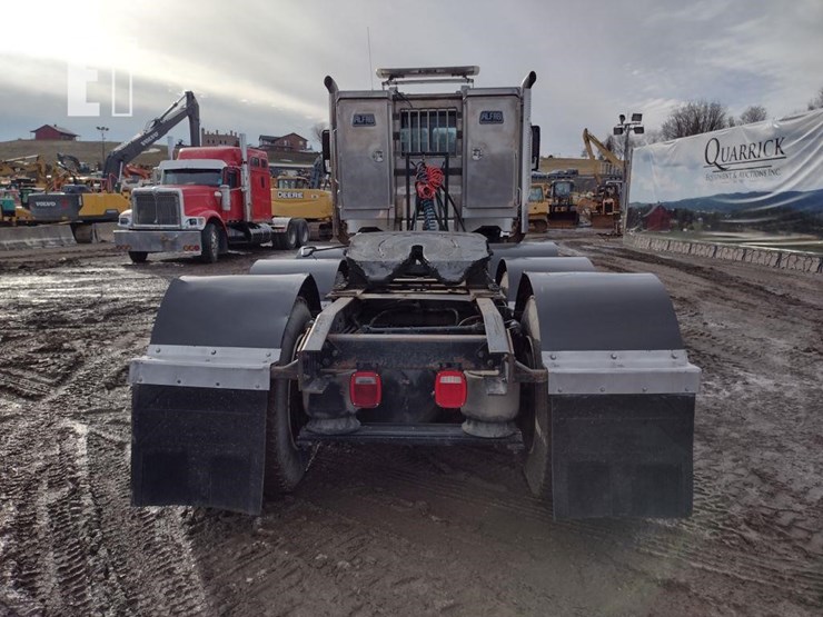 2017-freightliner-122sd-image-4