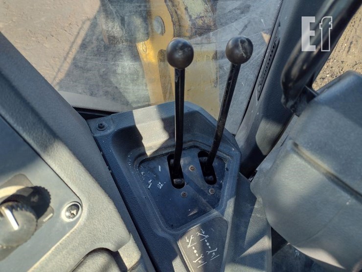 2018-deere-410l-image-9