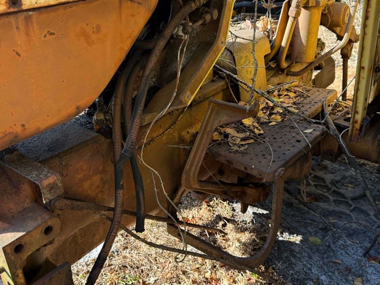 minneapolis-moline-u302-parts-tractor-image-9