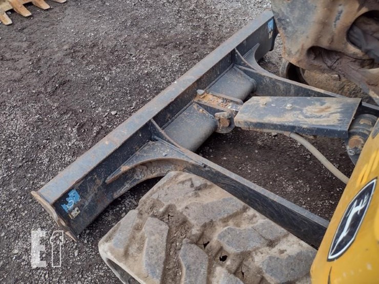 2022-deere-26g-image-24