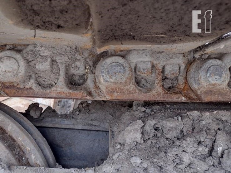 2015-volvo-ec220e-lr-image-42