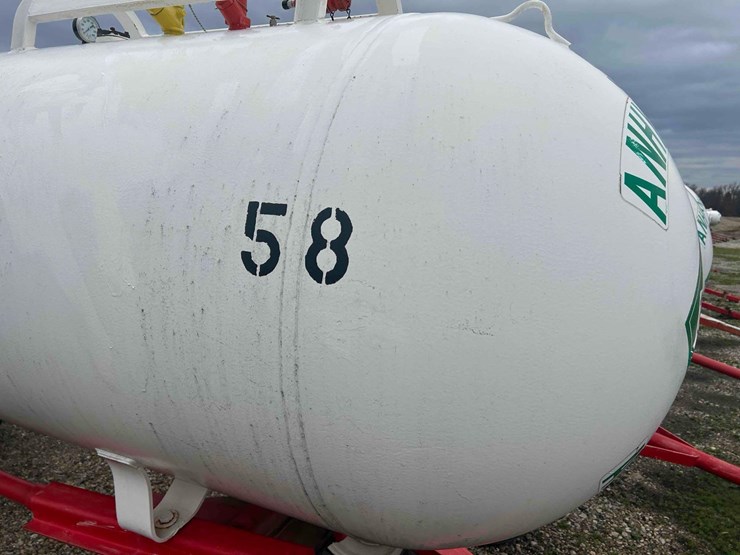 1000-gal.-nh3-tank-on-gear-#58-sells-offsite-image-4