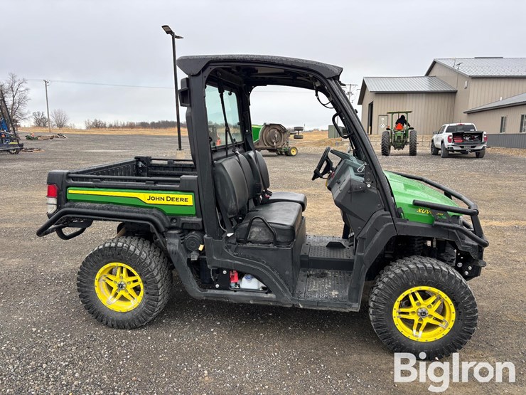 2024-john-deere-gator-image-4