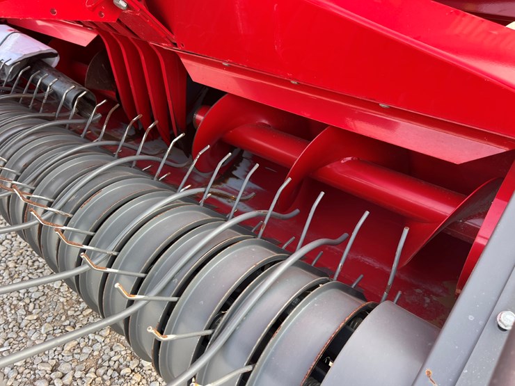 2017-massey-ferguson-1840-image-3