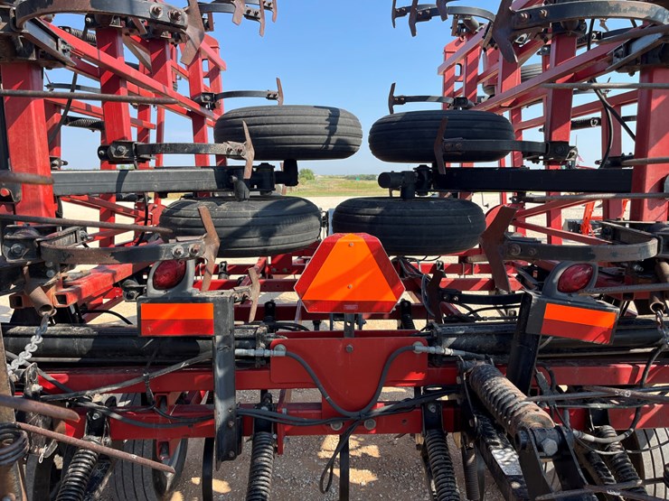 #t15435-•-2010-case-200-cultivator-image-15