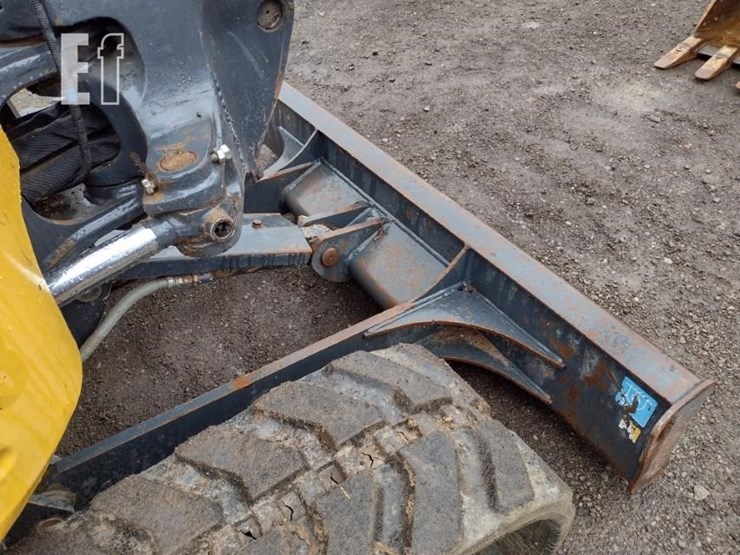 2022-deere-26g-image-22