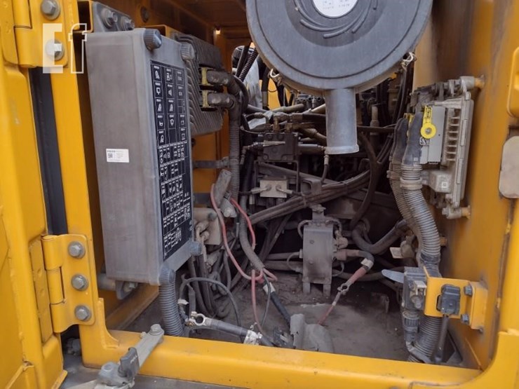 2015-volvo-ec220e-lr-image-46