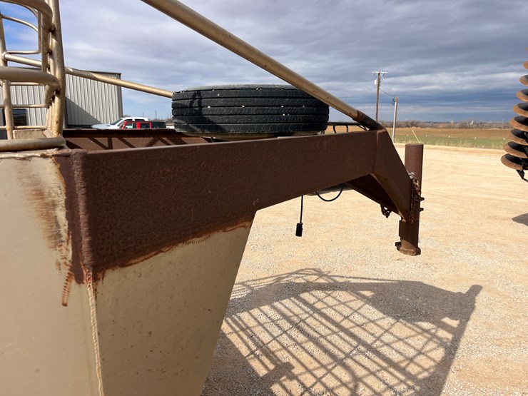 #t8410-•-2010-gn-stock-trailer-image-5