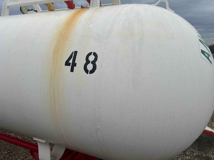 1000-gal.-nh3-tank-on-gear-#48-sells-offsite-image-4