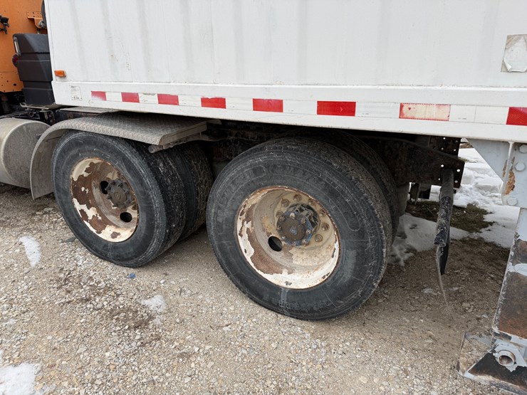 #1031-•-frieghtliner-conventional-image-7