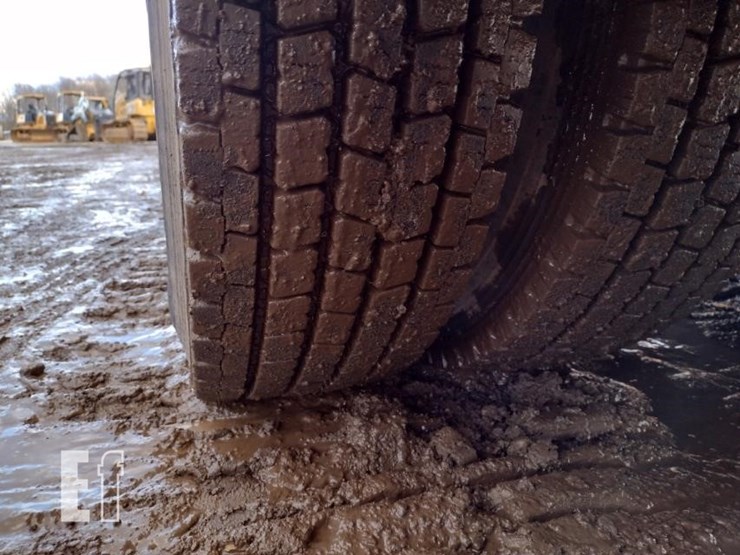 2008-peterbilt-365-image-26