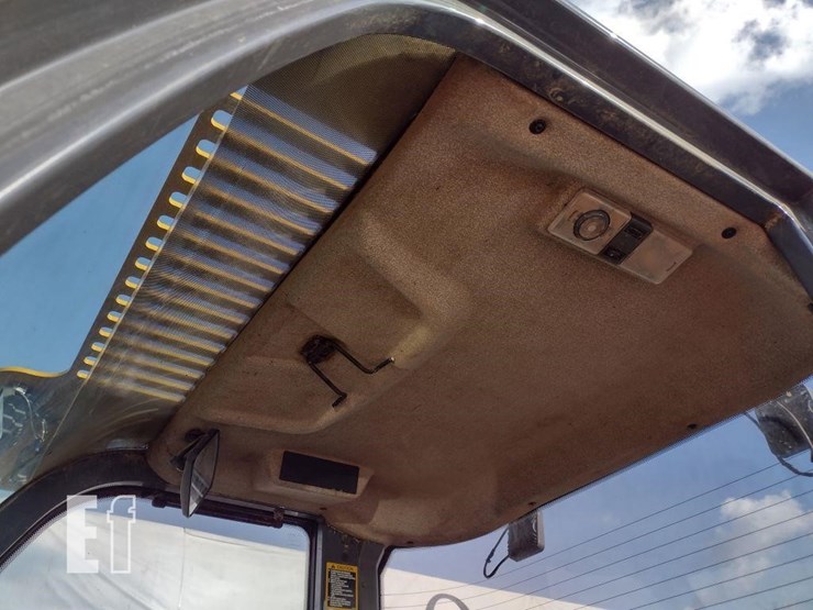 2021-deere-304l-image-13