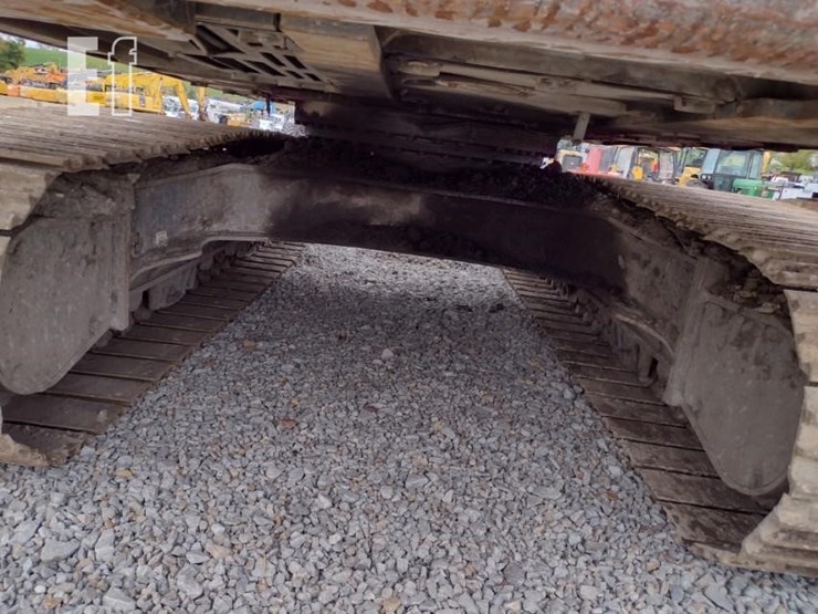 2015-volvo-ec220e-lr-image-47