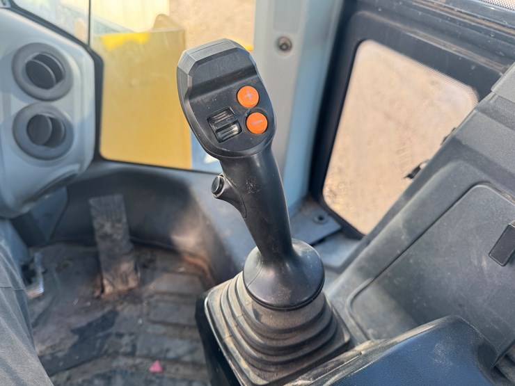 2020-deere-624l-image-24