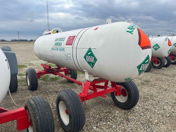 1000-gal.-nh3-tank-on-gear-#58-sells-offsite-image-8