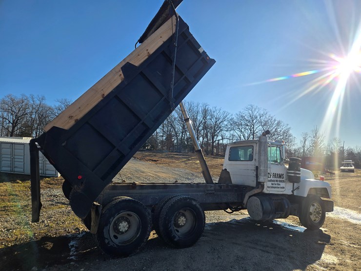 1999-mack-rd690s-image-35