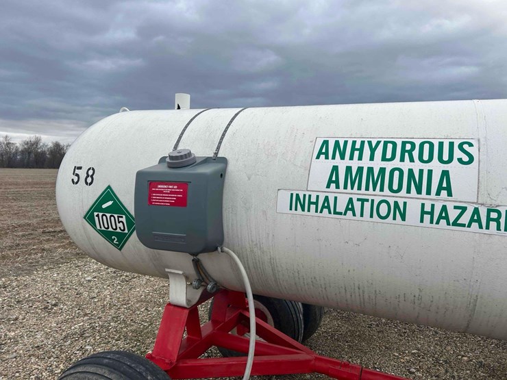 1000-gal.-nh3-tank-on-gear-#58-sells-offsite-image-6