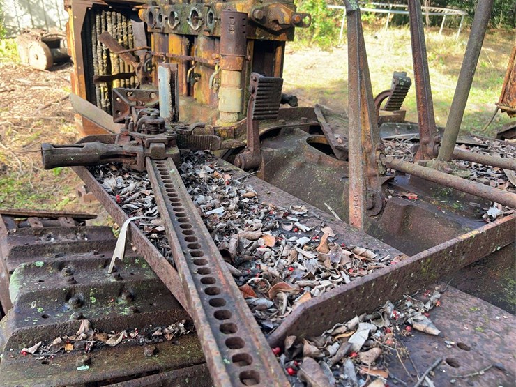 caterpillar-thirty-image-28