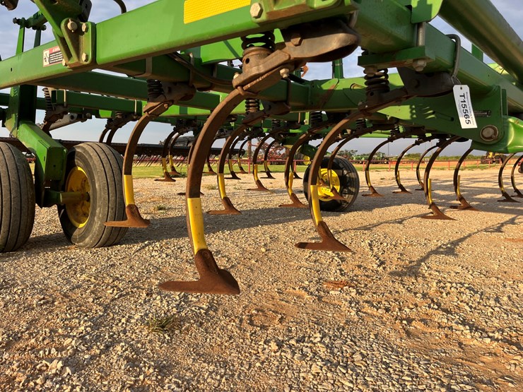 2004-john-deere-2210-image-7