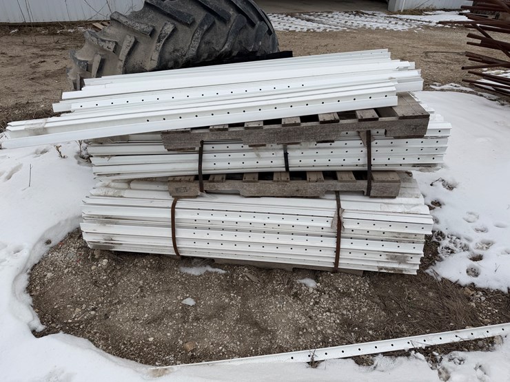 #300-•-plastic-t-posts-image-1